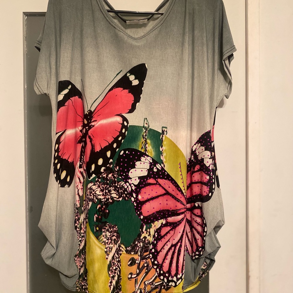 Butterfly Print Women's Top - Gray and Pink